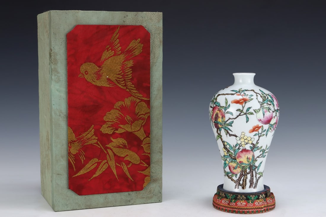 An Exquisite Famille-Rose Pomegranate and Peach Pattern Vase: An Exquisite Famille-Rose Pomegranate and Peach Pattern Vase,Qing Dynasty, China,Qianlong Six-character Mark,Size:6.8inx3.9in 