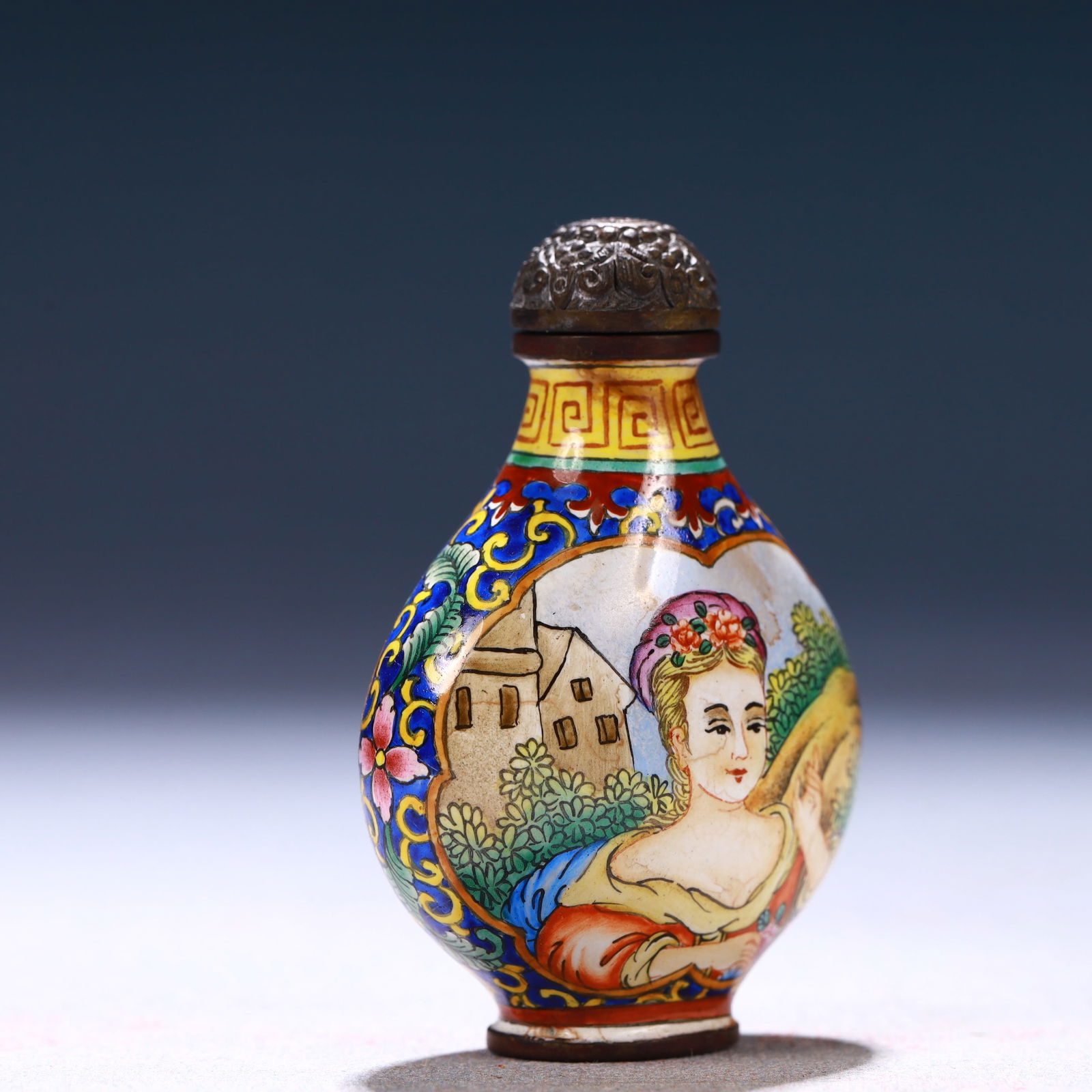 An Exquisite Painted Enamel Figure Pattern Snuff Bottle - 3