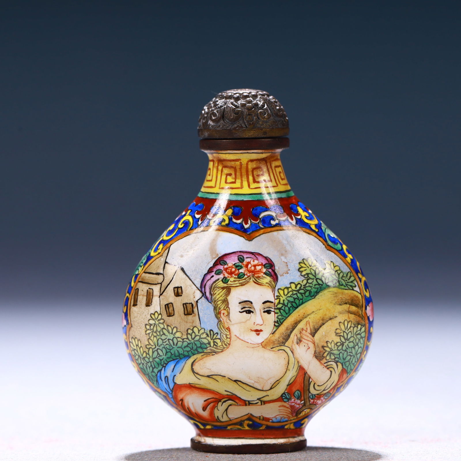 An Exquisite Painted Enamel Figure Pattern Snuff Bottle - 4