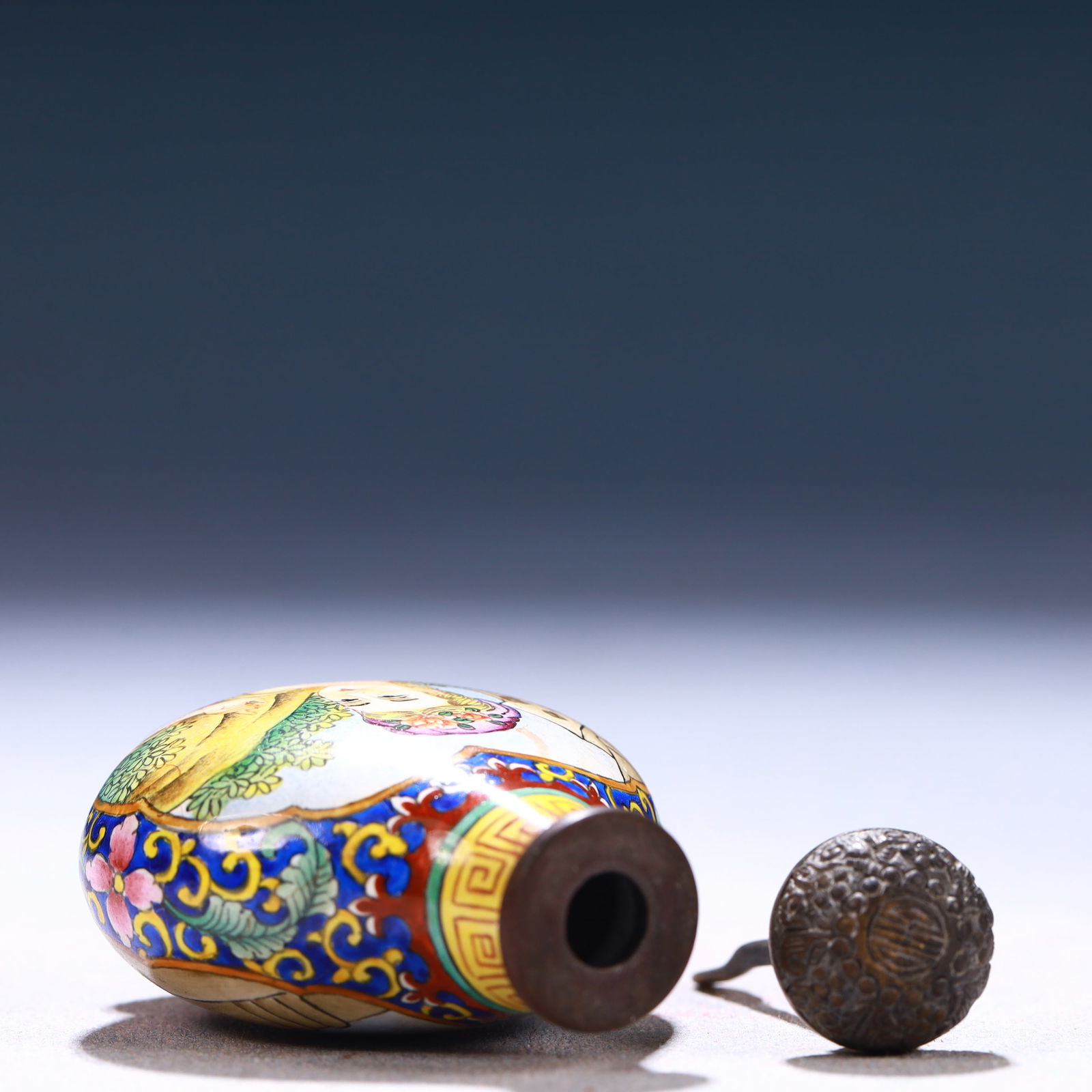 An Exquisite Painted Enamel Figure Pattern Snuff Bottle - 6