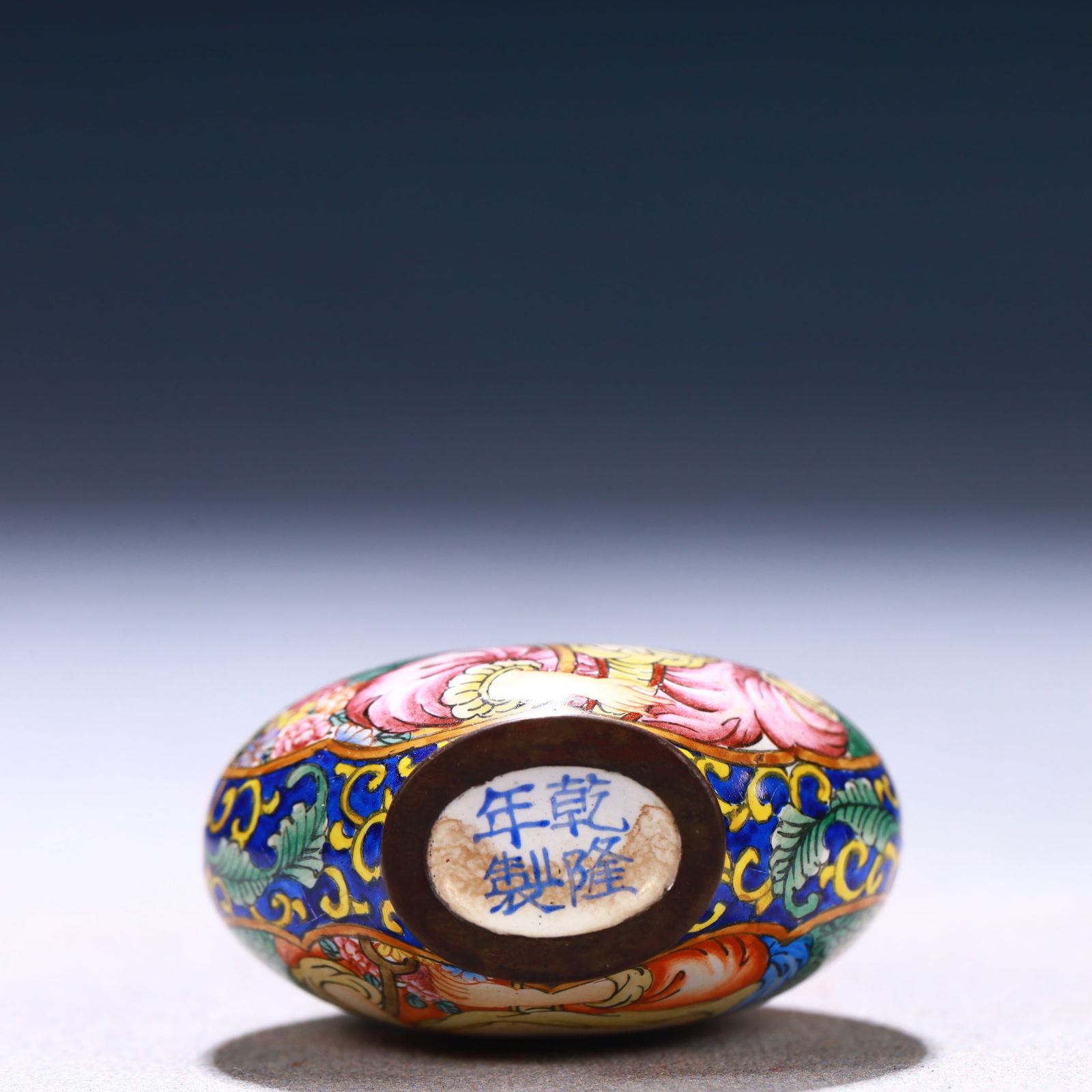 An Exquisite Painted Enamel Figure Pattern Snuff Bottle - 7