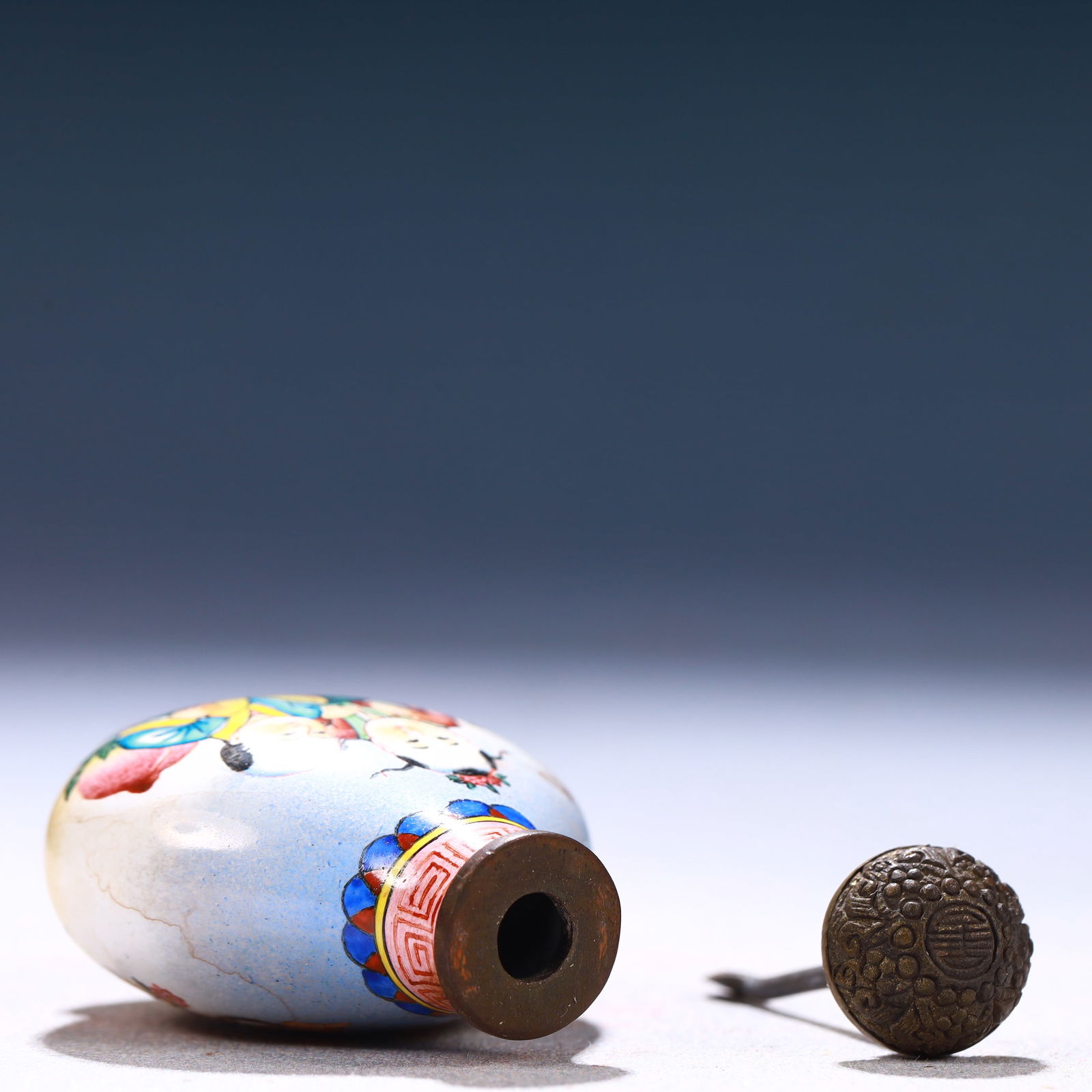 An Exquisite Painted Enamel Figure Pattern Snuff Bottle - 5