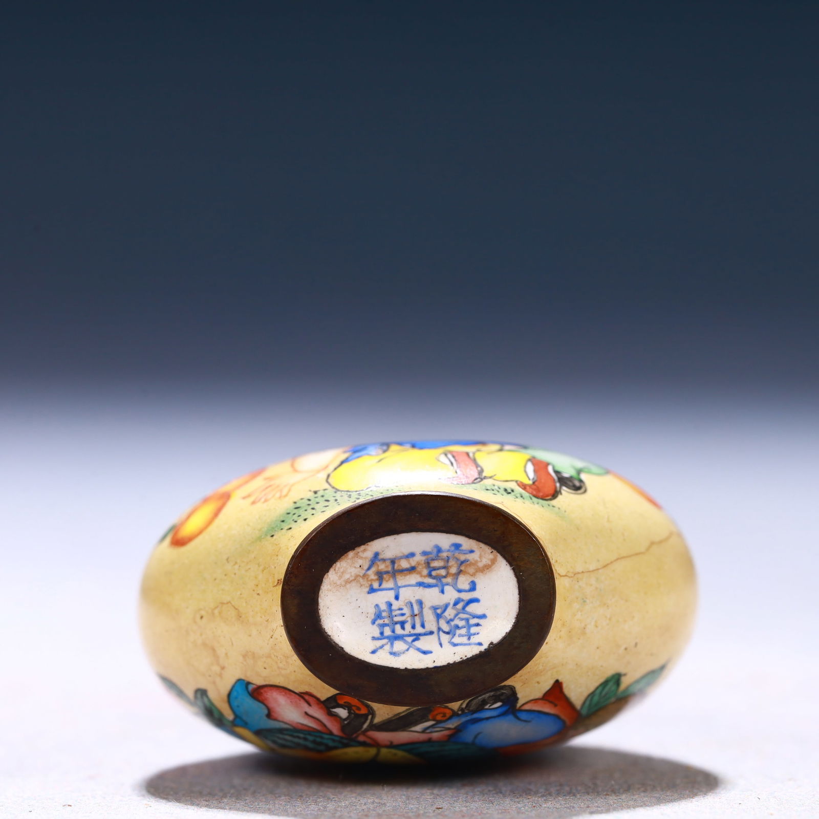 An Exquisite Painted Enamel Figure Pattern Snuff Bottle - 6