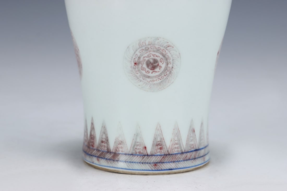 An Exquisite Underglaze-Red Flower Pattern Vase - 5