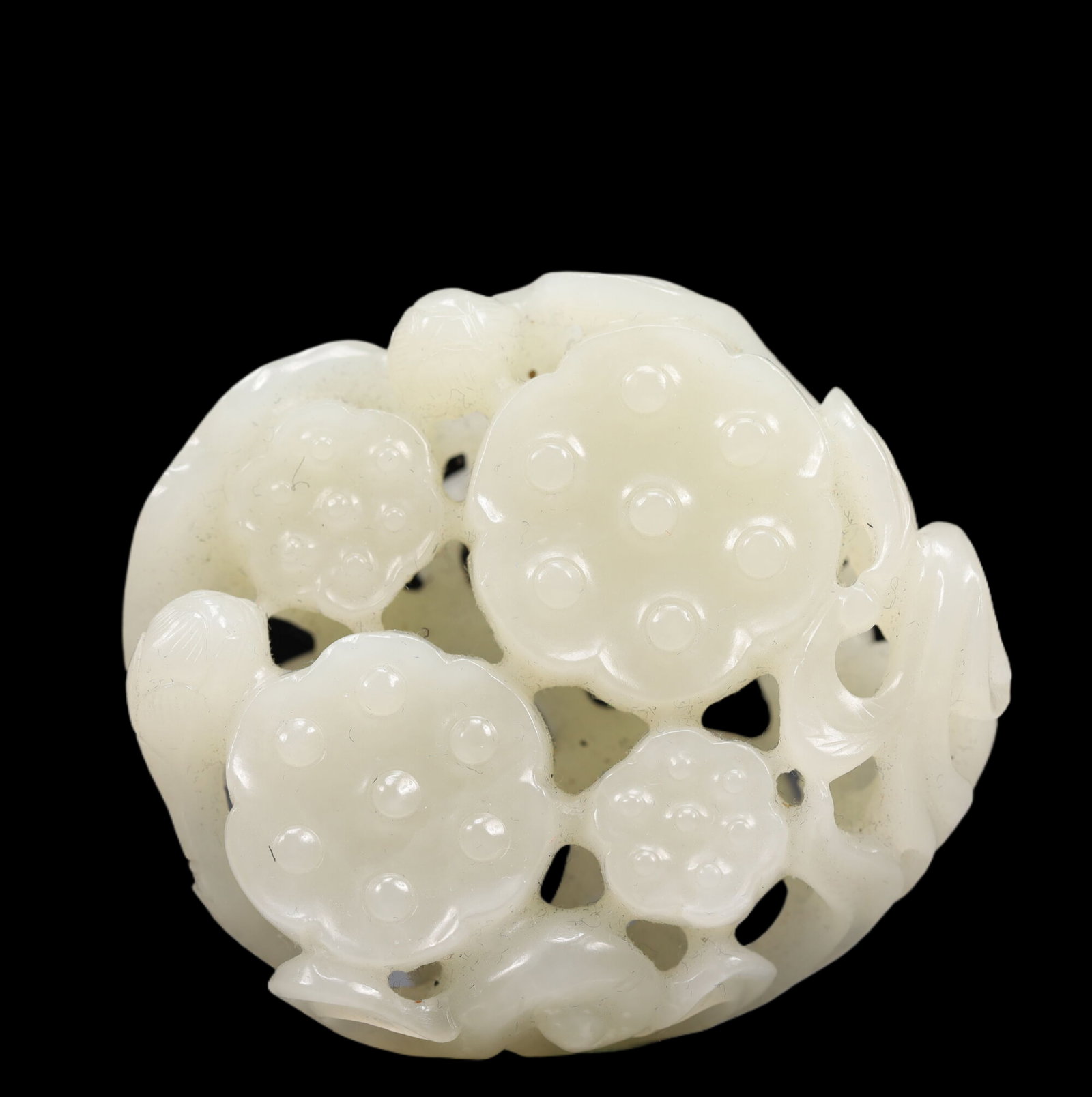 An Exquisite White Jadev Lotus Seedpod Ornament: An Exquisite White Jade Lotus Seedpod Ornament, Qing Dynasty, China, Size:2.4inx1in, Weight:107g 精美的白玉莲蓬摆件,中国清ߣ
