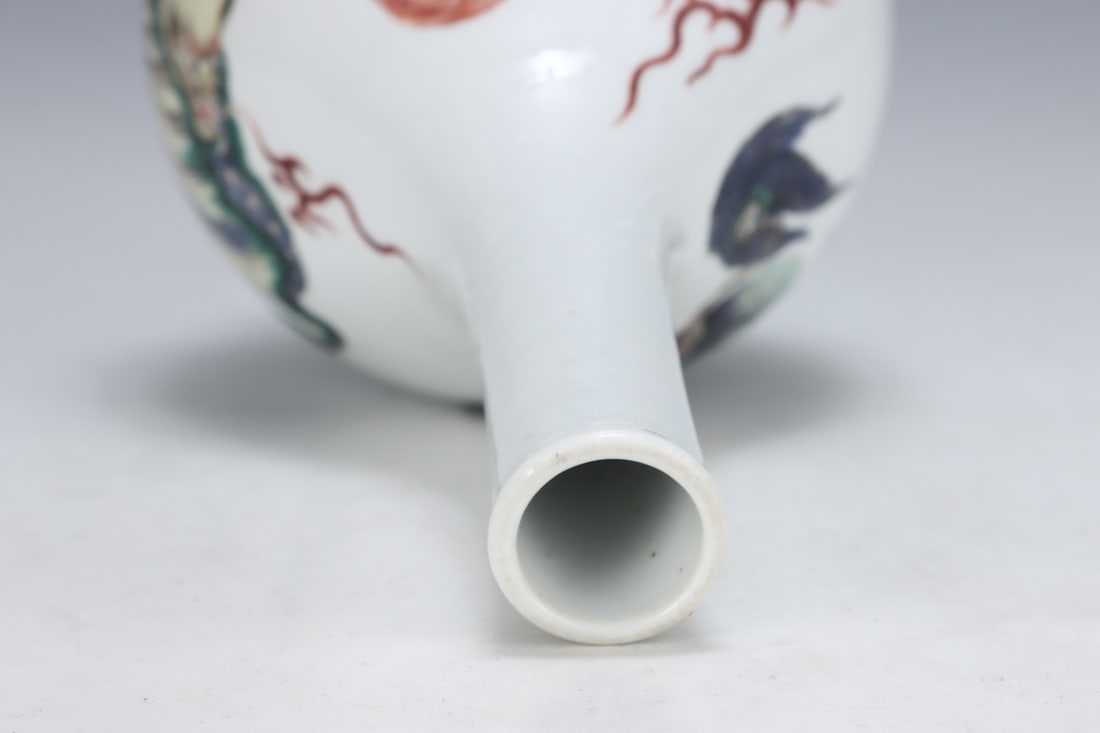 An Exquisite Wucai Kylin Pattern Vase - 6