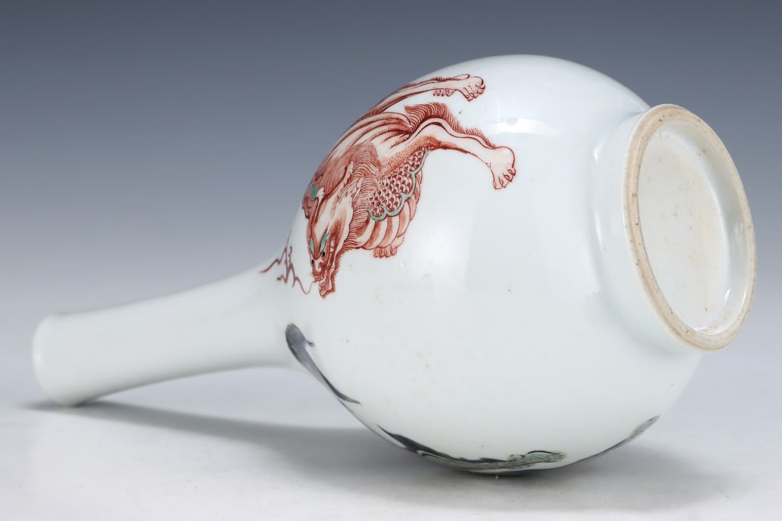 An Exquisite Wucai Kylin Pattern Vase - 7