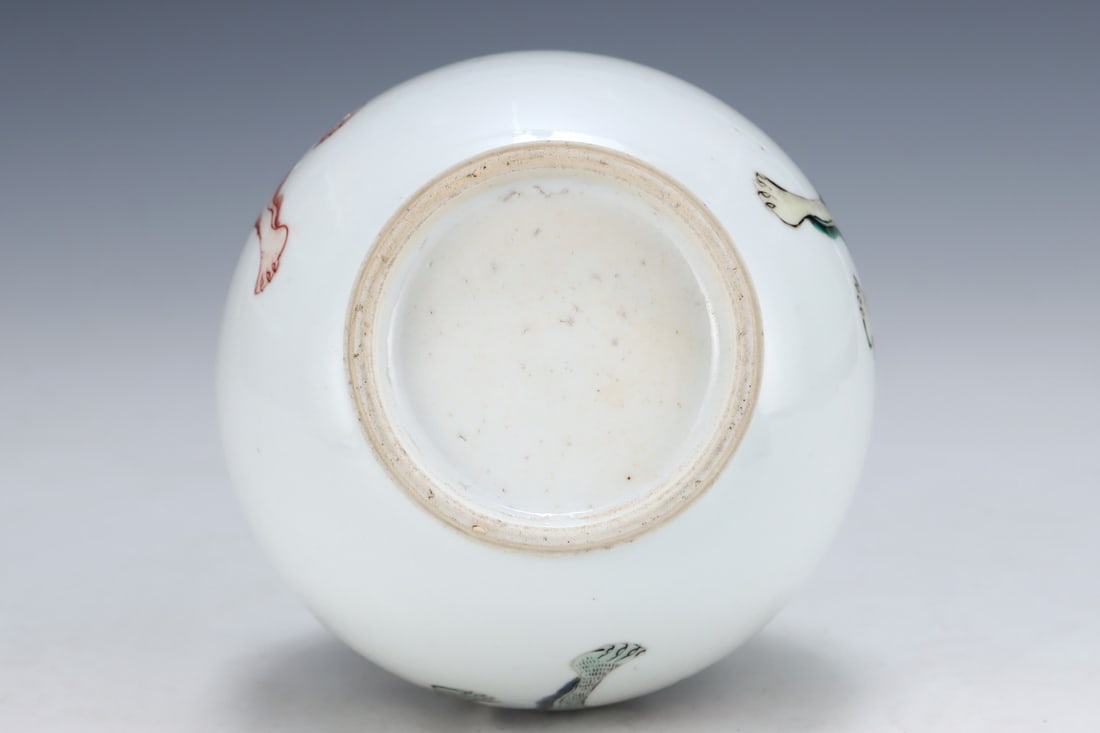 An Exquisite Wucai Kylin Pattern Vase - 8