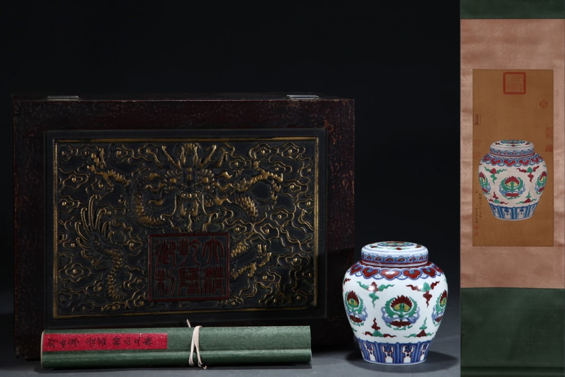 An Exquisite Doucai Flower and Auspicious Cloud Pattern Cover Jar,With Vertical Scroll Painting on (1 of 8)
