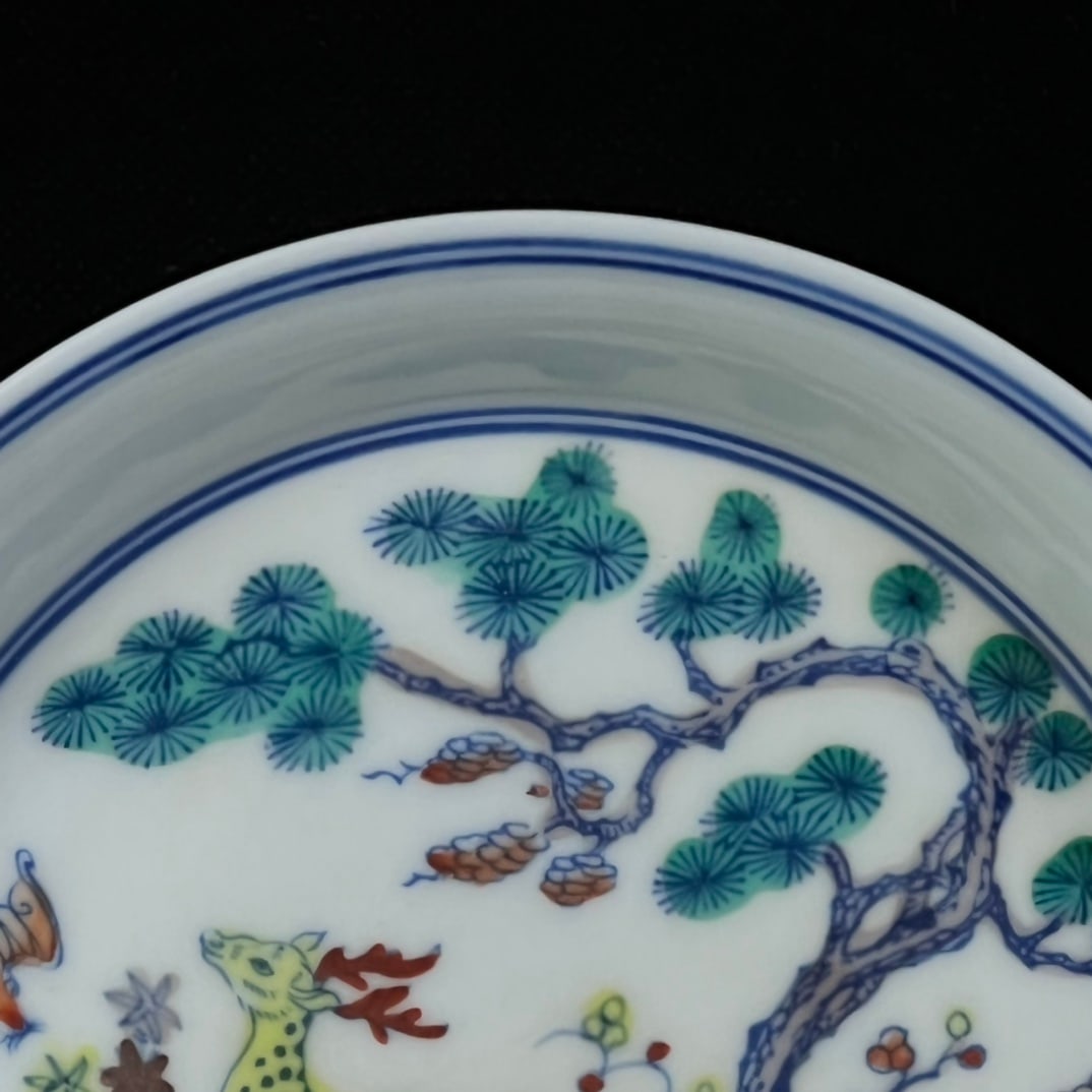 An Exquisite Doucai Pine and Deer Pattern Plate - 3