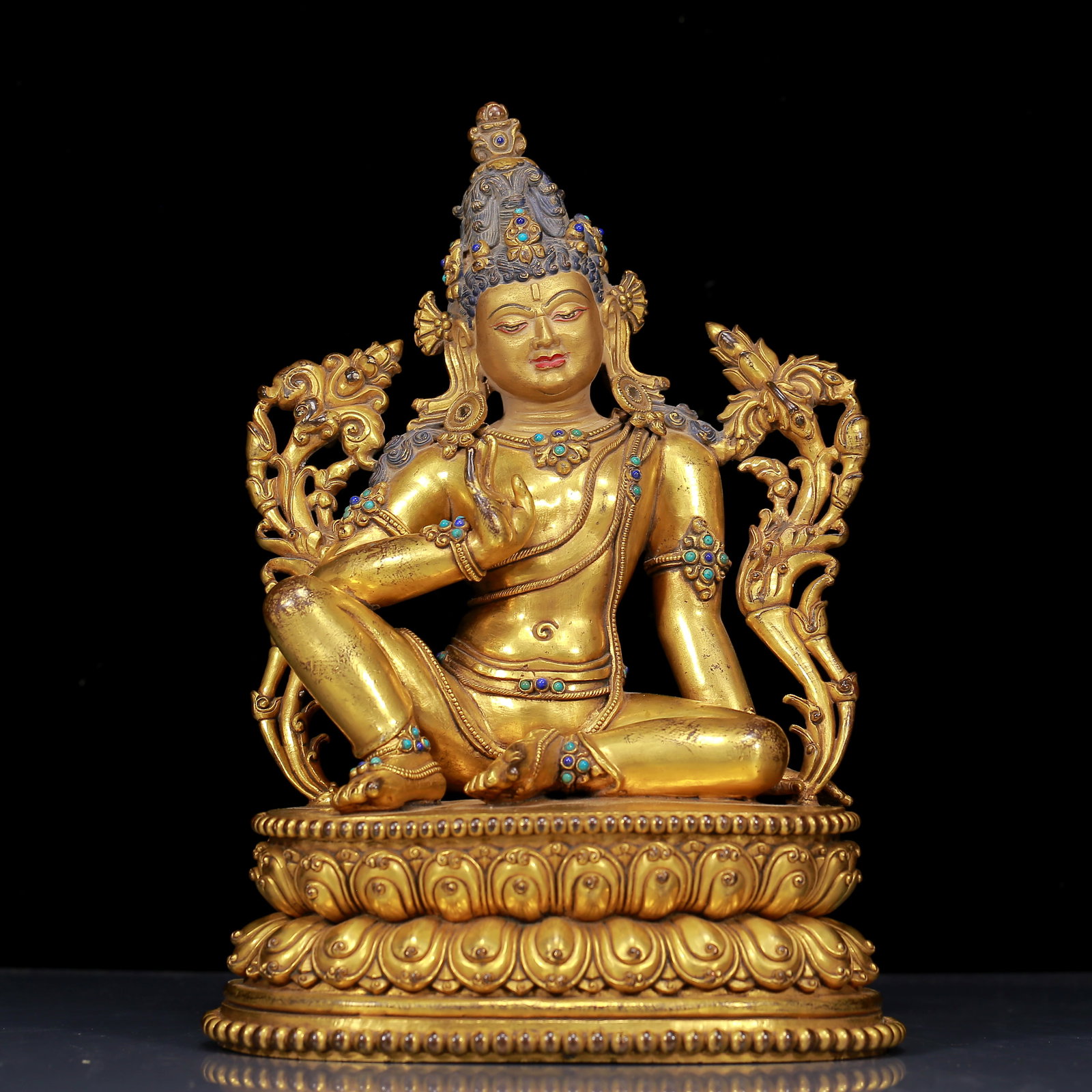 An Exquisite Gilt Bronze Inlaid Turquoise Statue of Guanyin: An Exquisite Gilt Bronze Inlaid Turquoise Statue of Guanyin，Ming Dynasty, China，Size: 7.9inx5.9inx11in，Weight:4510g 