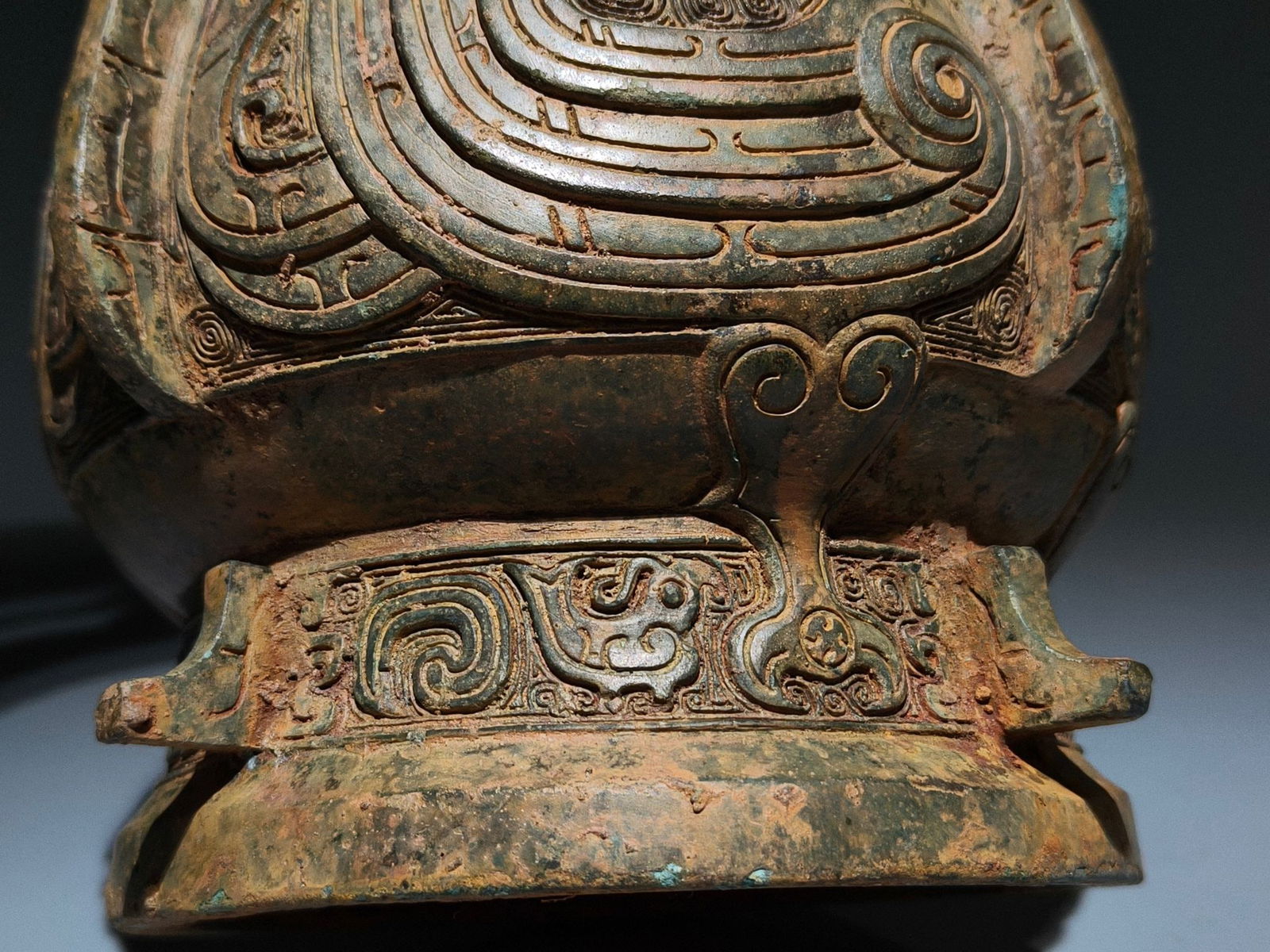 An Archaic Bronze Phoenix Pattern Libation Cup - 7