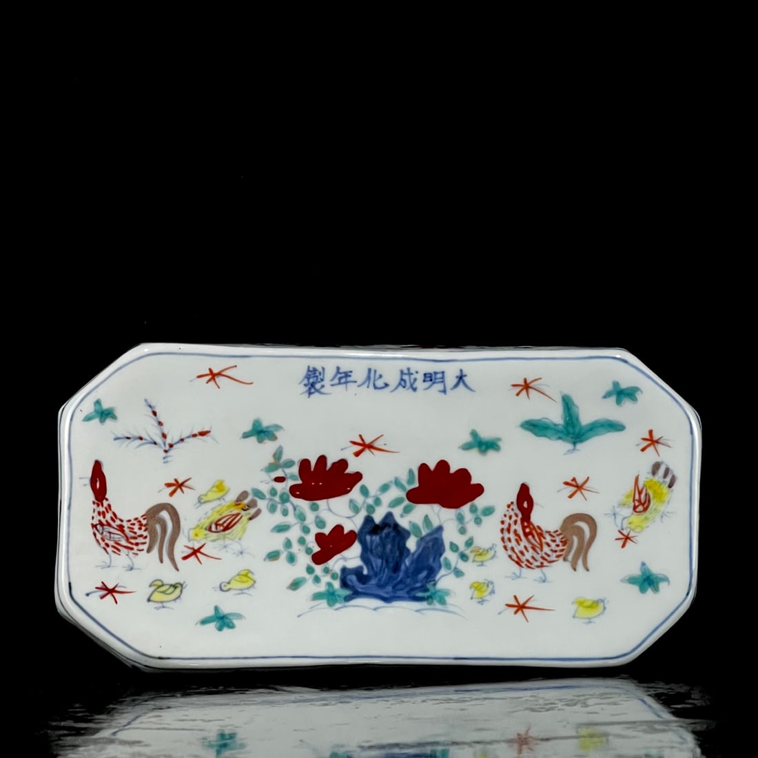 An Exquisite Doucai Flower and Rooster Pattern Pillow: An Exquisite Doucai Flower and Rooster Pattern Pillow,Ming Dynasty, China,Chenghua Six-character Mark,Size:2.6inx7.9in 斗彩花卉公鸡纹枕头,中