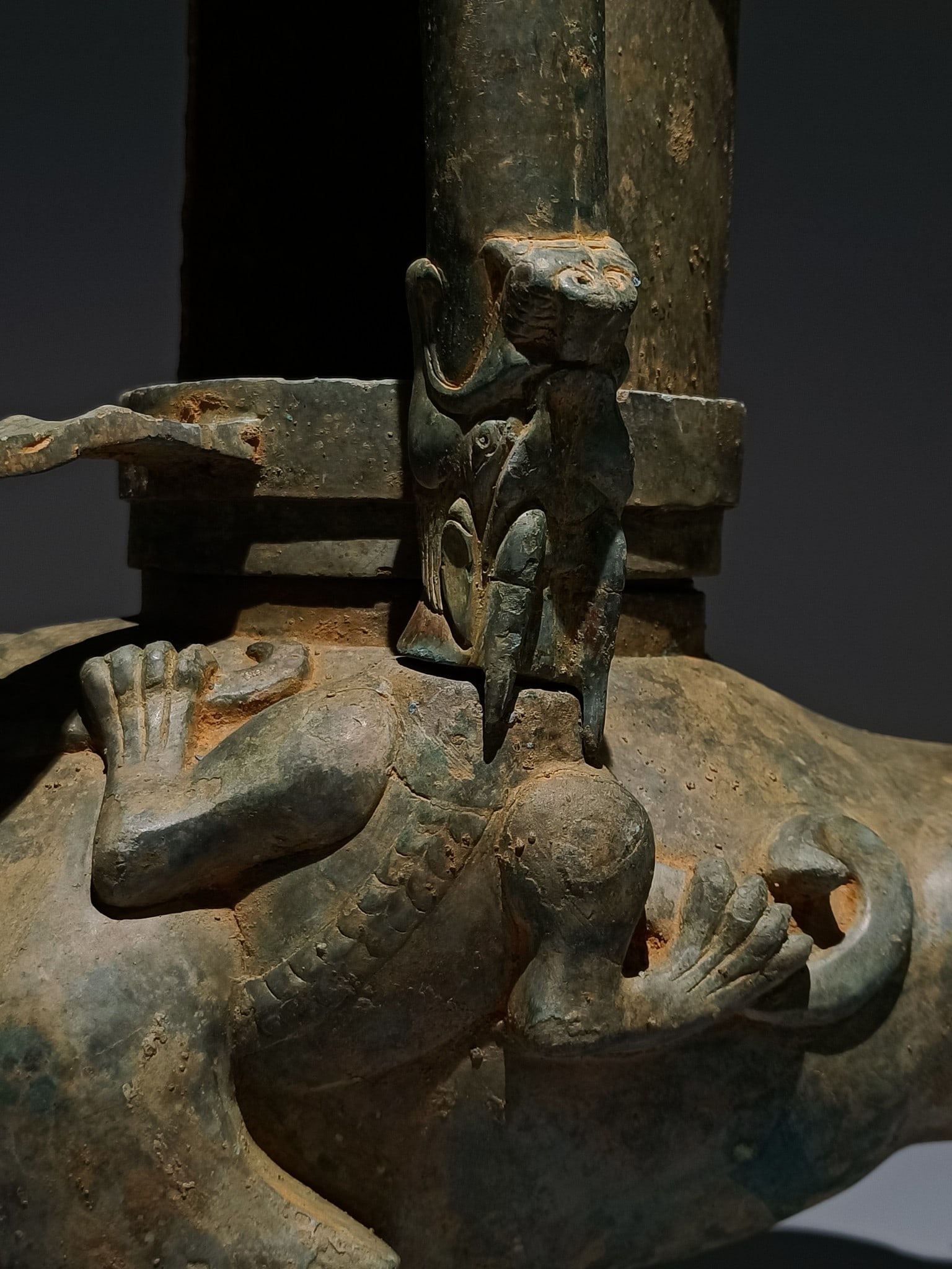 An Archaic Bronze Auspicious Beast-Shaped Palace Lantern - 2