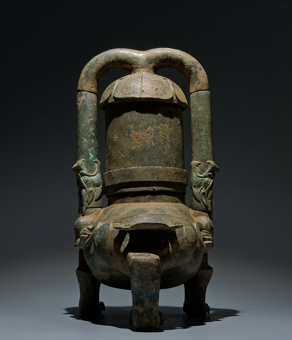 An Archaic Bronze Auspicious Beast-Shaped Palace Lantern - 6