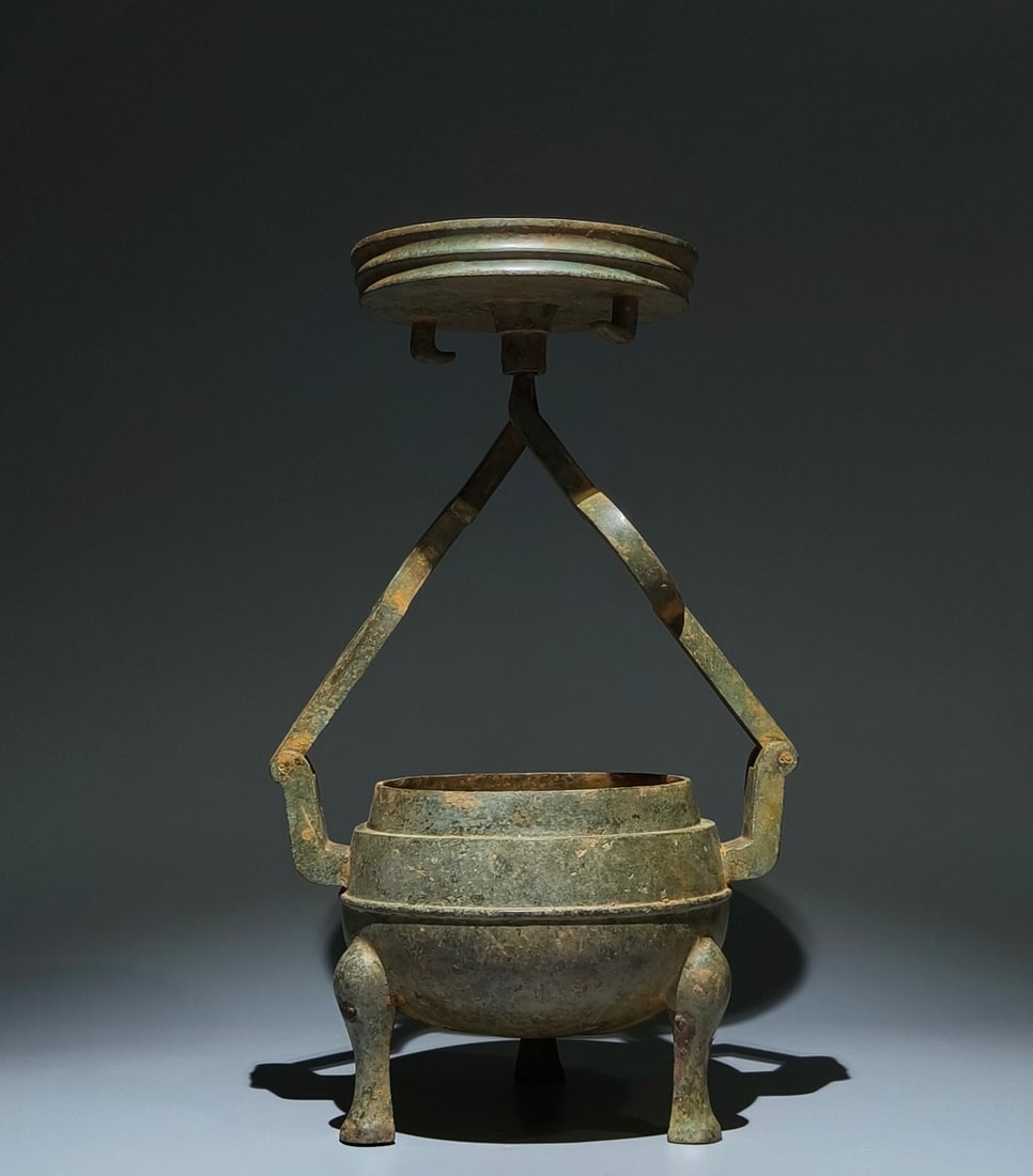 An Archaic Bronze Double-Ears and Tripod Candlestick (1 of 9)