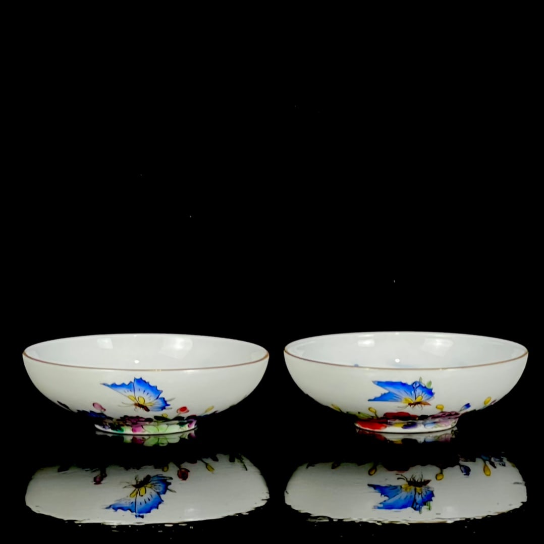 A Pair of Exquisite Famille-Rose Blue and White Painted Gold Landscape,Flower and Butterfly Pattern: A Pair of Exquisite Famille-Rose Blue and White Painted Gold Landscape,Flower and Butterfly Pattern Cups,Qing Dynasty, China,Qianlong Four-character Mark,Size:1inx3.1in 一对粉彩