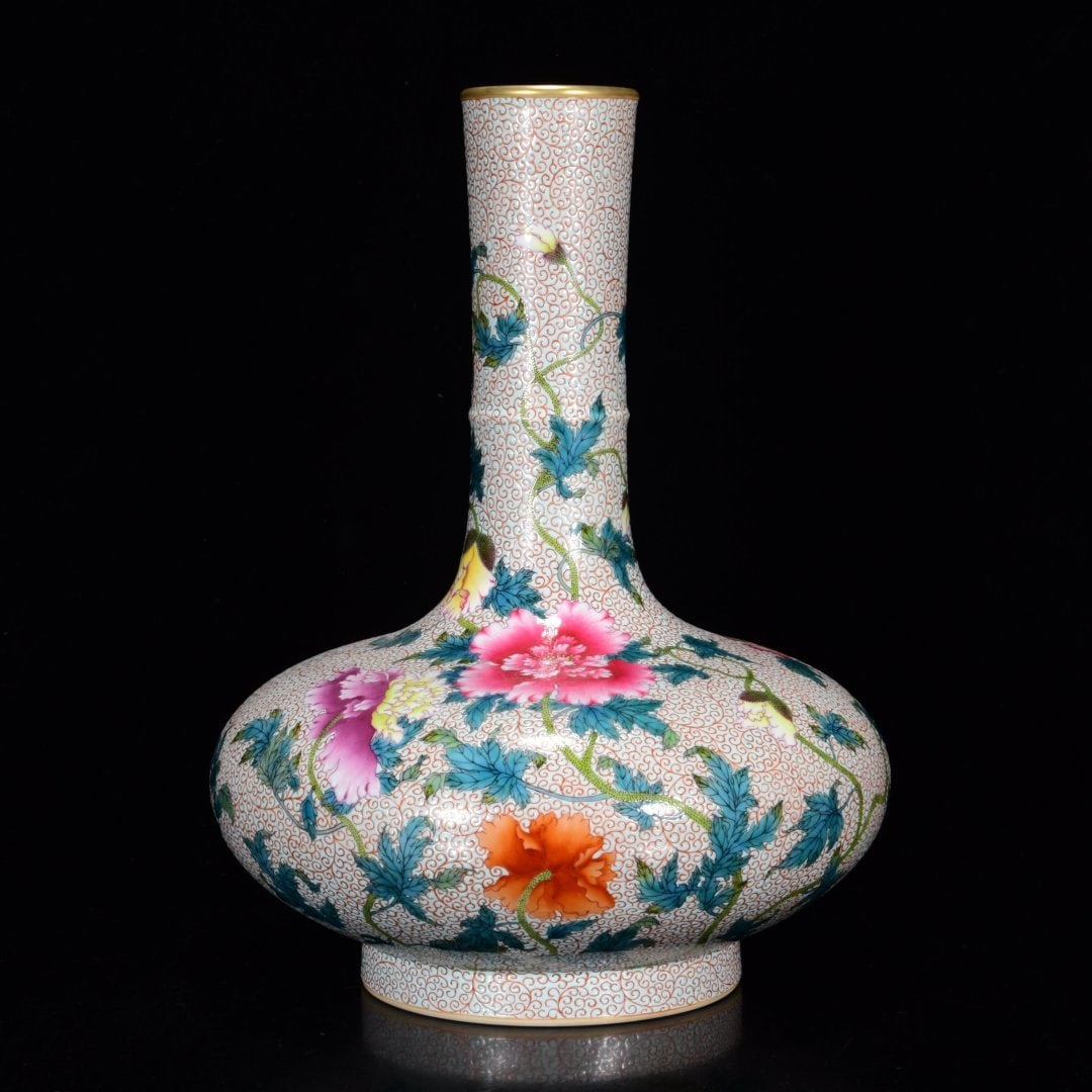 An Exquisite Famille-Rose Painted Gold Flower Pattern Vase (1 of 9)
