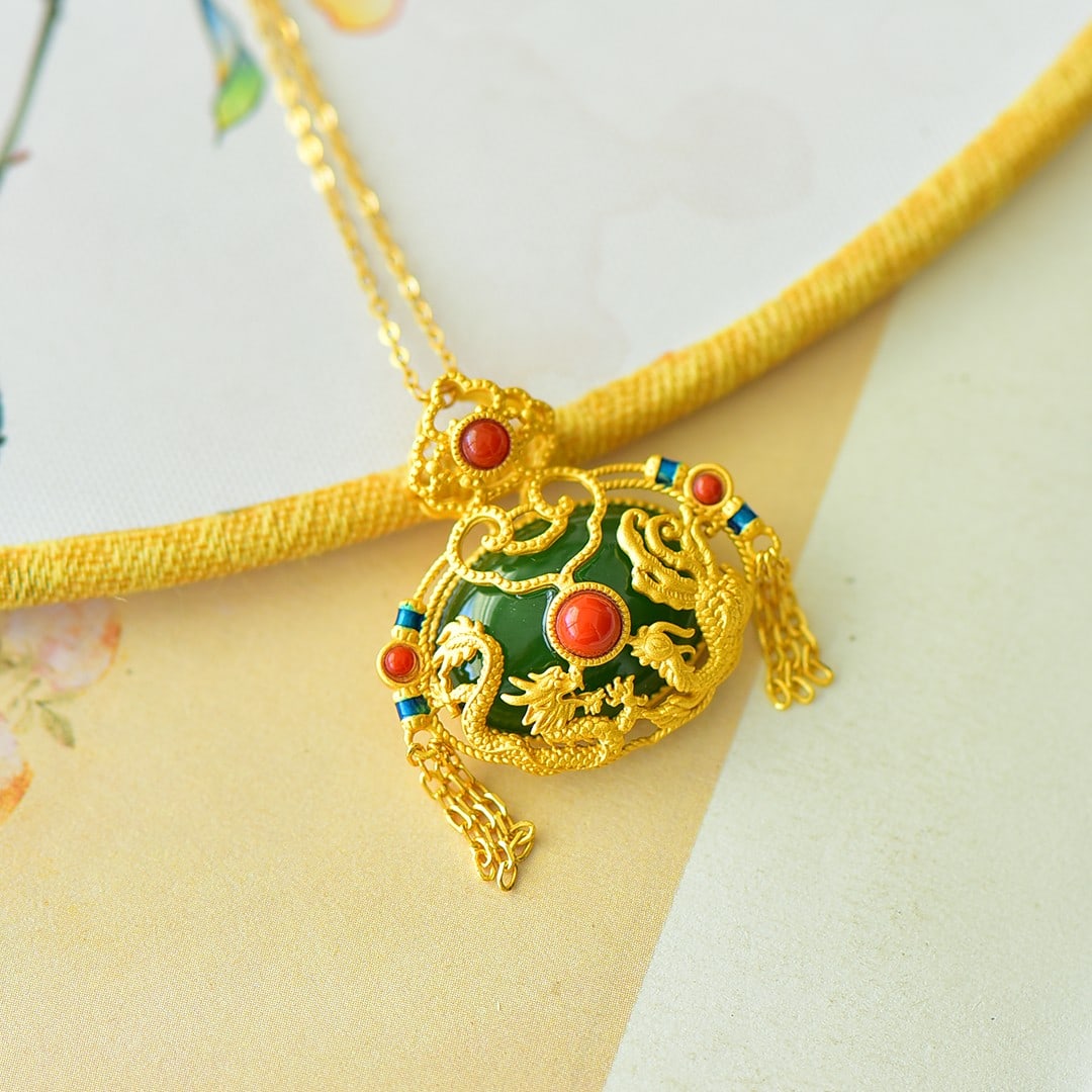 An Exquisite Sterling Silver-Gold Plated Inlaid Jasper Enamel Pendant,Inlaid Agate: An Exquisite Sterling Silver-Gold Plated Inlaid Jasper Enamel Pendant,Inlaid Agate 纯银镀金镶碧玉珐琅吊坠,嵌玛瑙