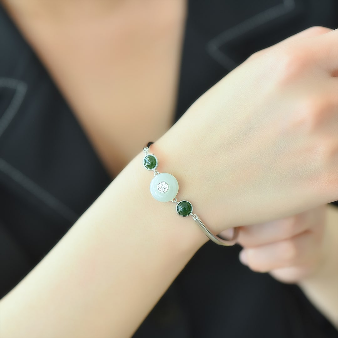 An Exquisite Sterling Silver Inlaid White Jade Bracelets,Inlaid Jasper: An Exquisite Sterling Silver Inlaid White Jade Bracelets,Inlaid Jasper,Size:13mmx13mm 纯银镶白玉手镯，嵌碧玉