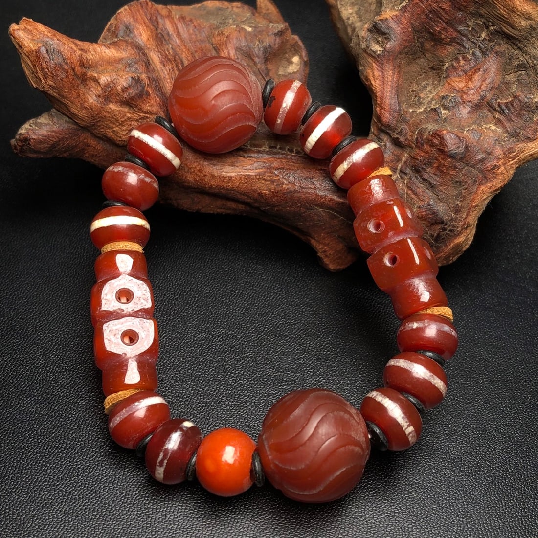 An Exquisite Dzi Bead Bracelets - 2