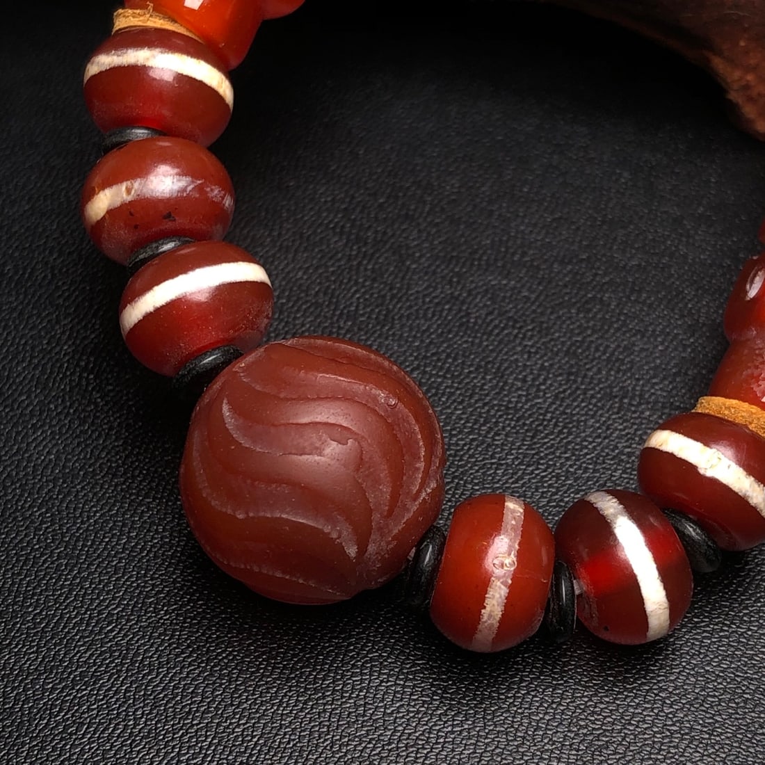 An Exquisite Dzi Bead Bracelets - 7