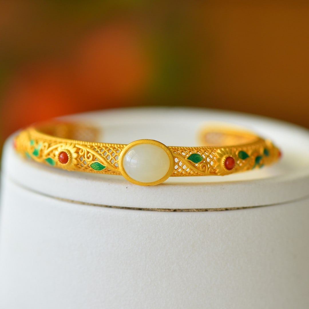 An Exquisite Sterling Silver-Gold Plated Inlaid White Jade Bracelet: An Exquisite Sterling Silver-Gold Plated Inlaid White Jade Bracelet 纯银镀金镶白玉手镯