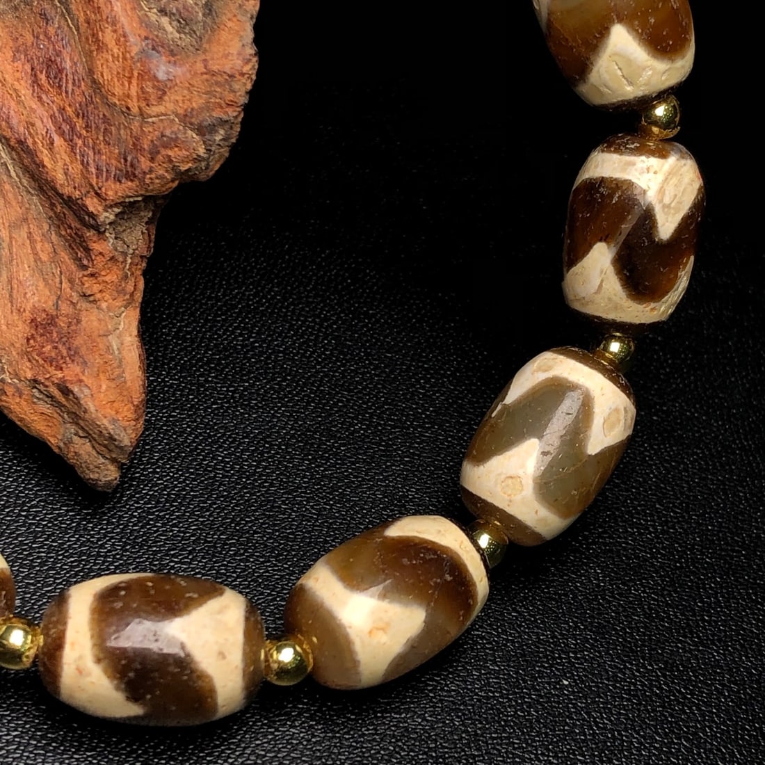 An Exquisite Dzi Bead Bracelets - 7