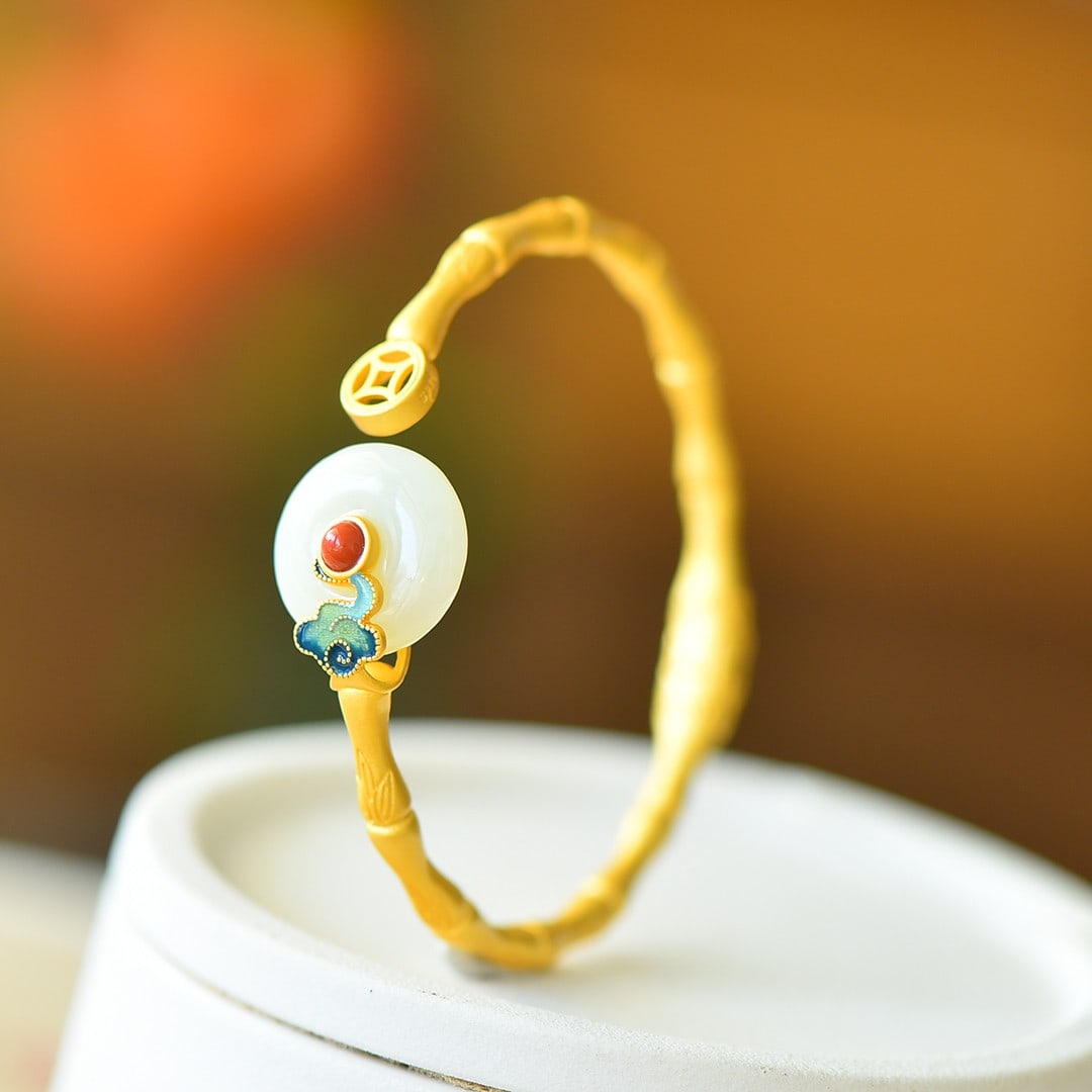 An Exquisite Sterling Silver-Gold Plated Inlaid White Jade Bracelet: An Exquisite Sterling Silver-Gold Plated Inlaid White Jade Bracelet,Size:18mmx18mm 纯银镀金镶白玉手镯