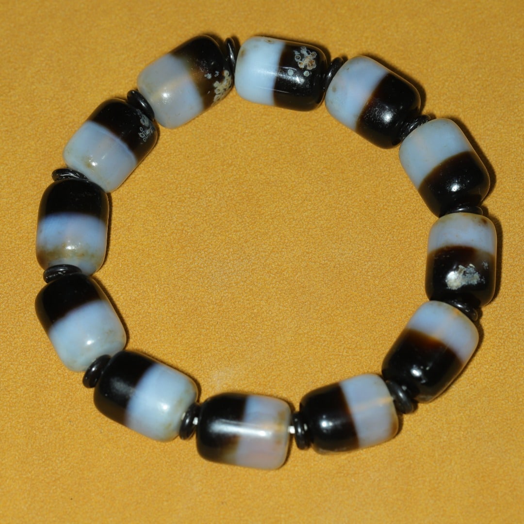 An Exquisite Dzi Bead Bracelets - 3