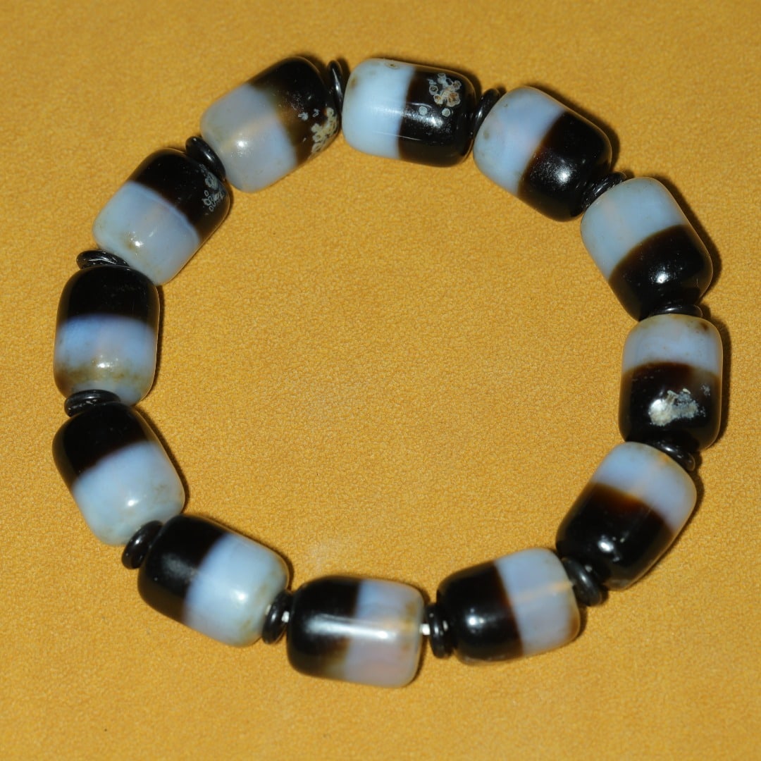 An Exquisite Dzi Bead Bracelets - 4