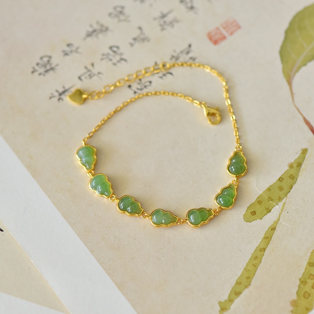 An Exquisite Sterling Silver-Gold Plated Inlaid Jasper Gourd Bracelets: An Exquisite Sterling Silver-Gold Plated Inlaid Jasper Gourd Bracelets,Size:5mmx7mm 纯银镀金镶碧玉葫芦手链