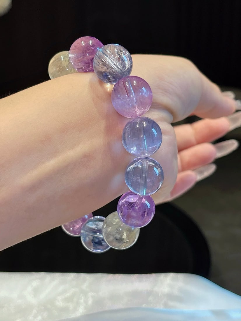 An Exquisite Crystal Bracelets - 6