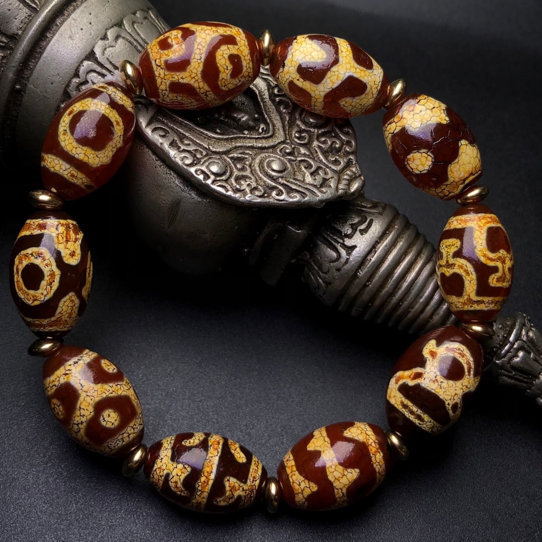 An Exquisite Dzi Bead Bracelets - 5