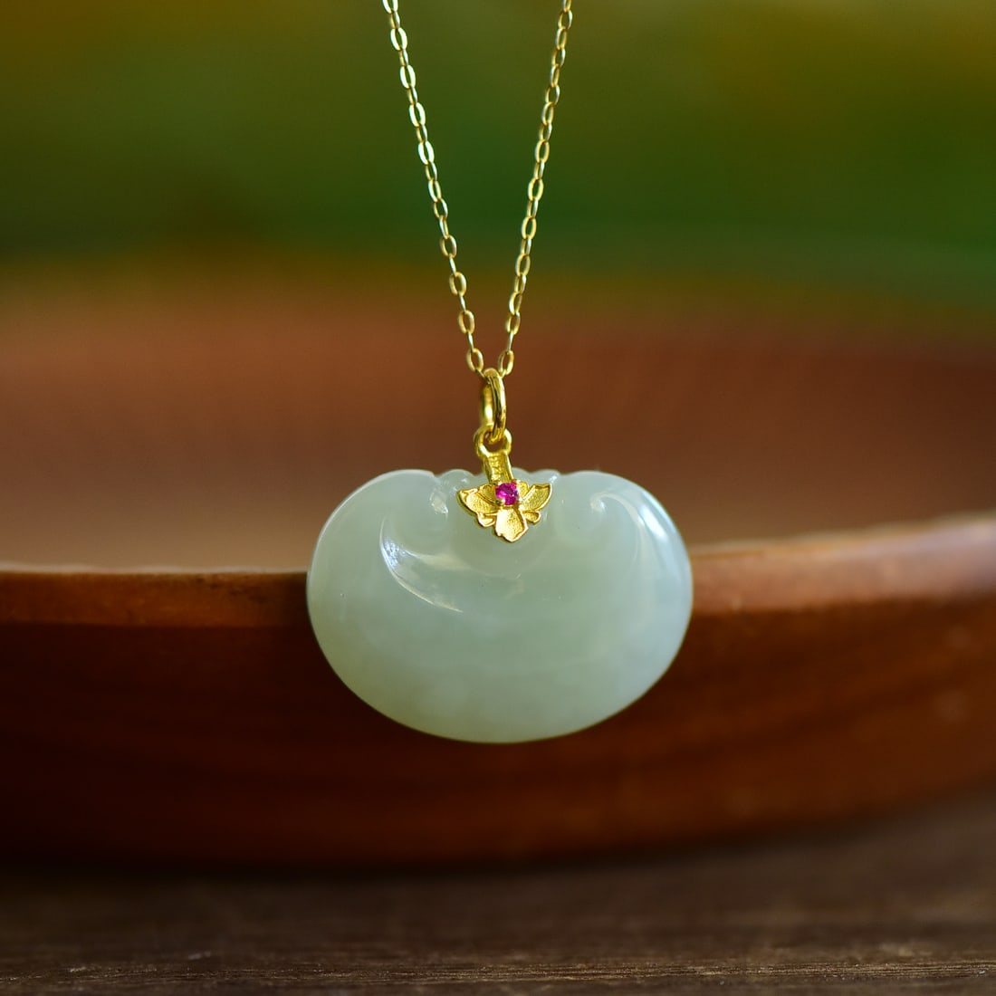 An Exquisite Sterling Silver-Gold Plated Inlaid White Jade Pendant: An Exquisite Sterling Silver-Gold Plated Inlaid White Jade Pendant,Size:26mmx19mm 寓意:平平安安 事事如意 