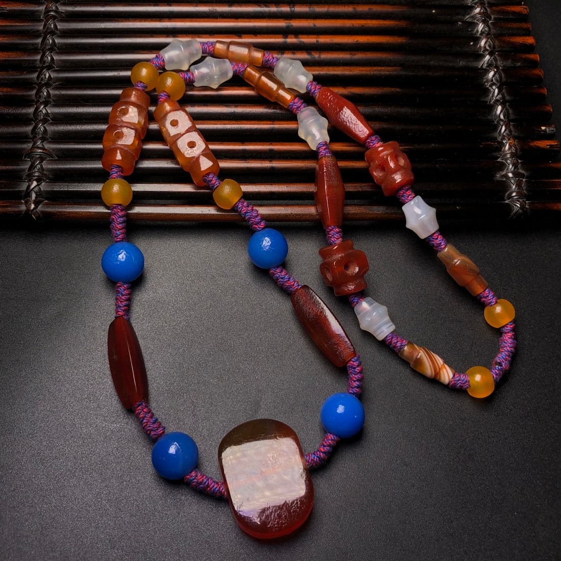 An Exquisite Agate Necklace - 5