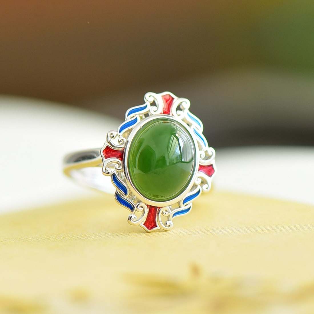 An Exquisite Sterling Silver Inlaid Jasper Enamel Ring: An Exquisite Sterling Silver Inlaid Jasper Enamel Ring,Size:8mmx10mm 纯银镶碧玉珐琅戒指