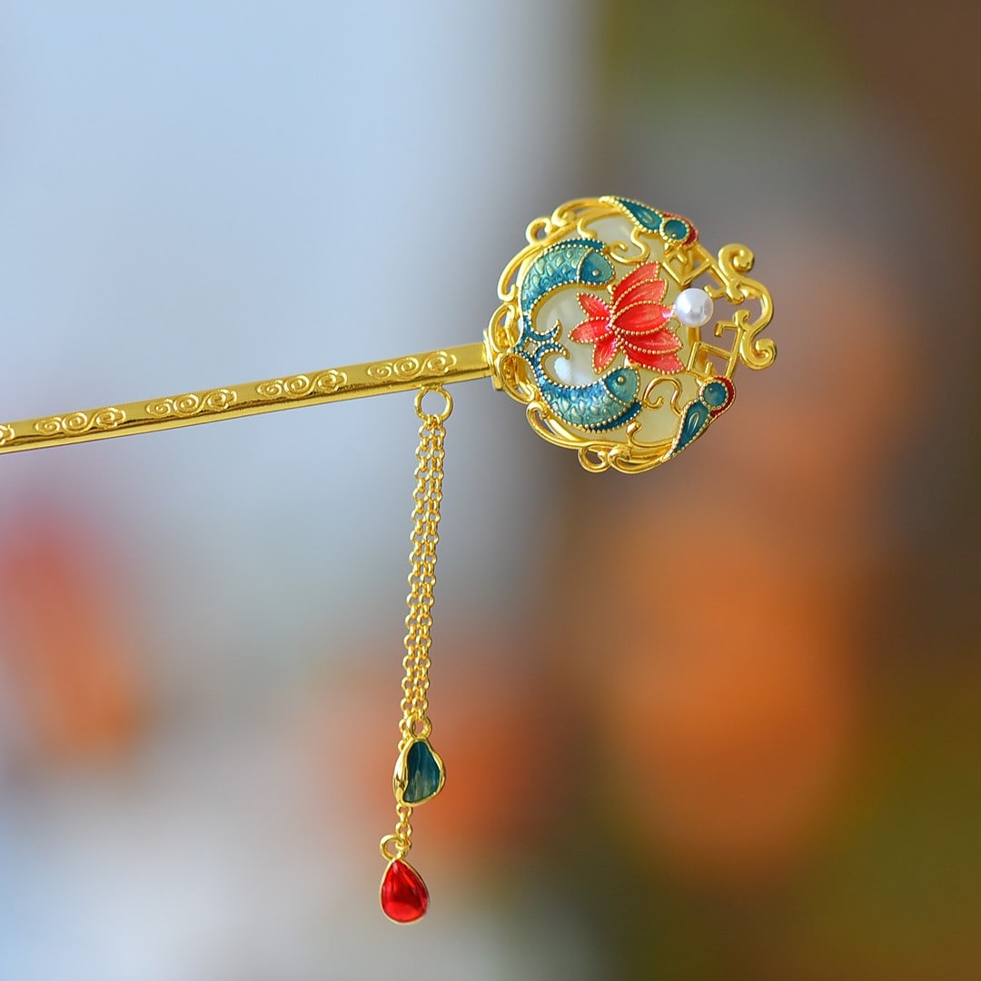 An Exquisite Sterling Silver-Gold Plated Inlaid White Jade Enamel Hairpin: An Exquisite Sterling Silver-Gold Plated Inlaid White Jade Enamel Hairpin,Size:16mmx23mm 纯银镀金镶白玉珐琅发簪