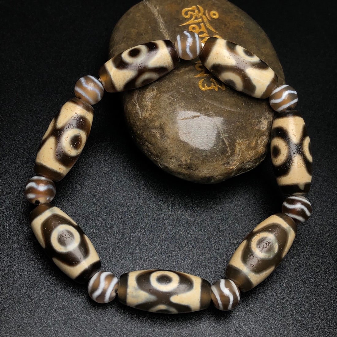 An Exquisite Dzi Bead Bracelets - 2