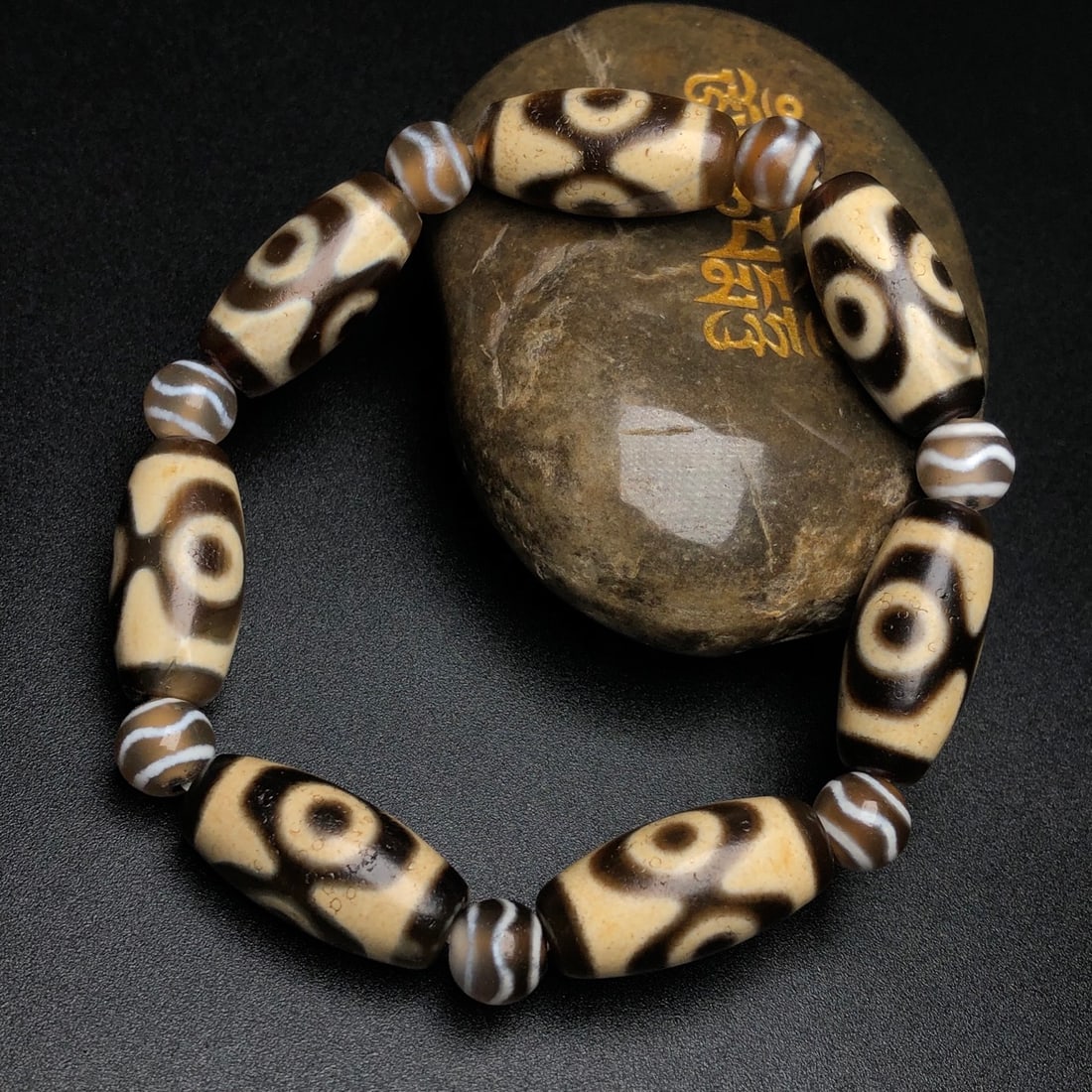 An Exquisite Dzi Bead Bracelets - 5