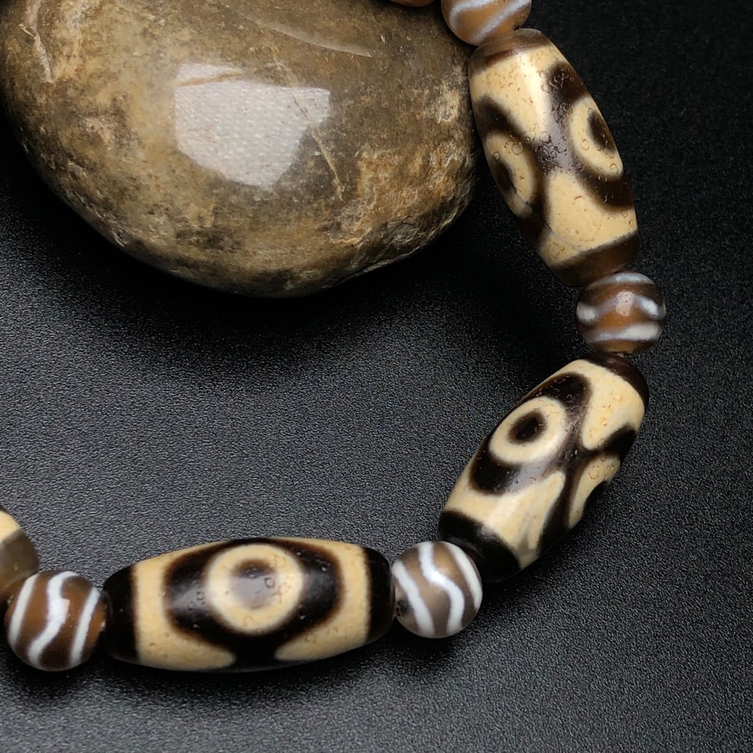 An Exquisite Dzi Bead Bracelets - 8