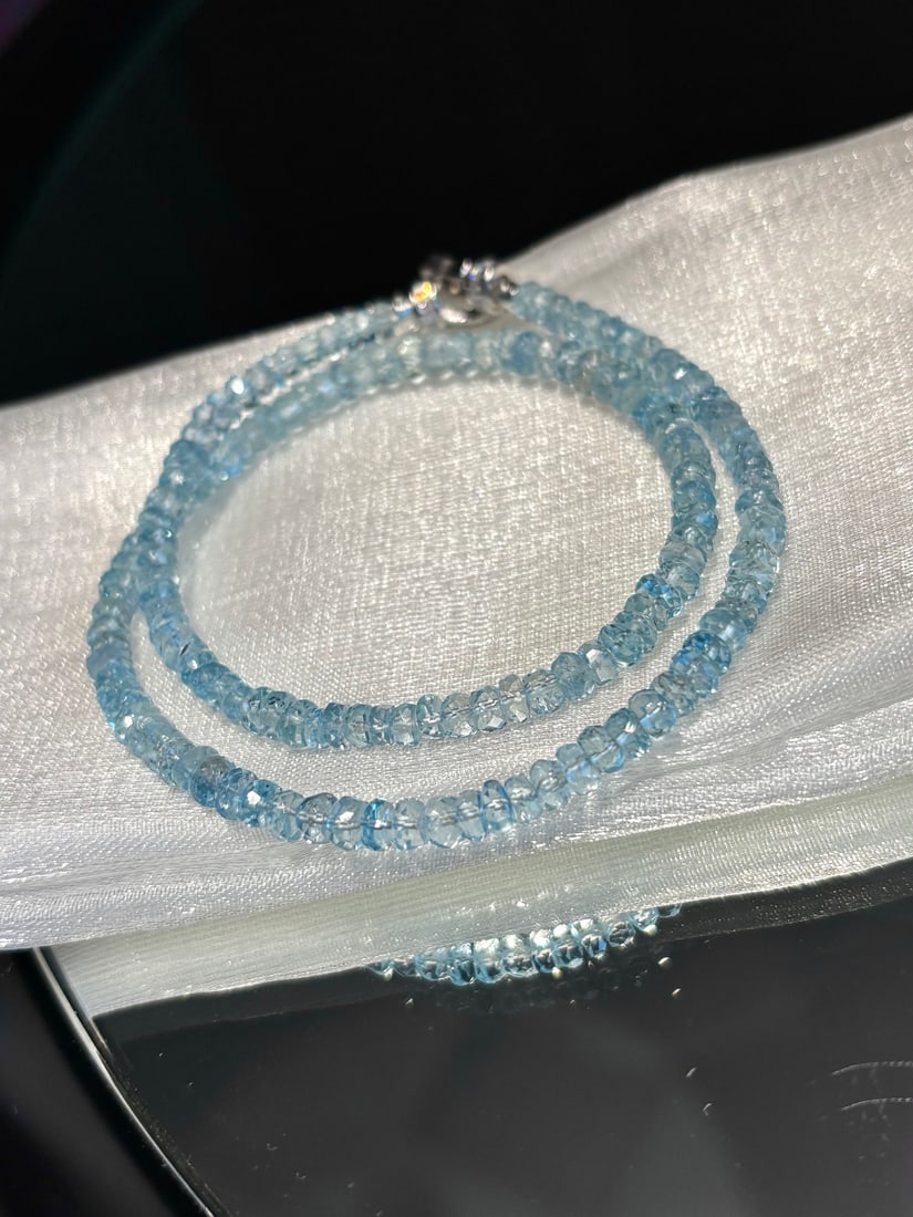 An Exquisite Aquamarine Bracelets: An Exquisite Aquamarine Bracelets,Size:4.3mm,Weight:12g 海蓝宝手串