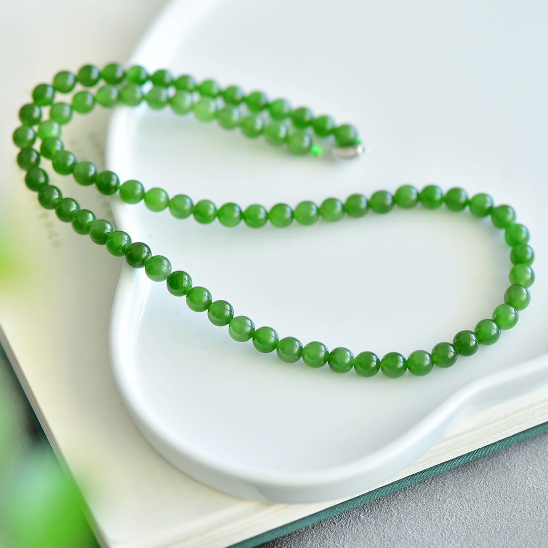 An Exquisite Jasper Necklace - 5