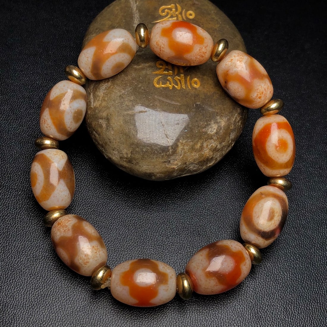 An Exquisite Dzi Bead Bracelets - 3