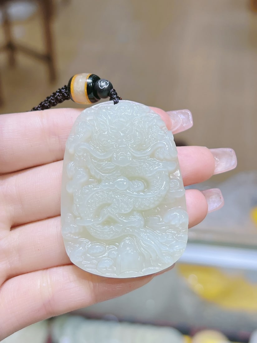 An Exquisite White Jade Dragon Pattern Pendant - 2