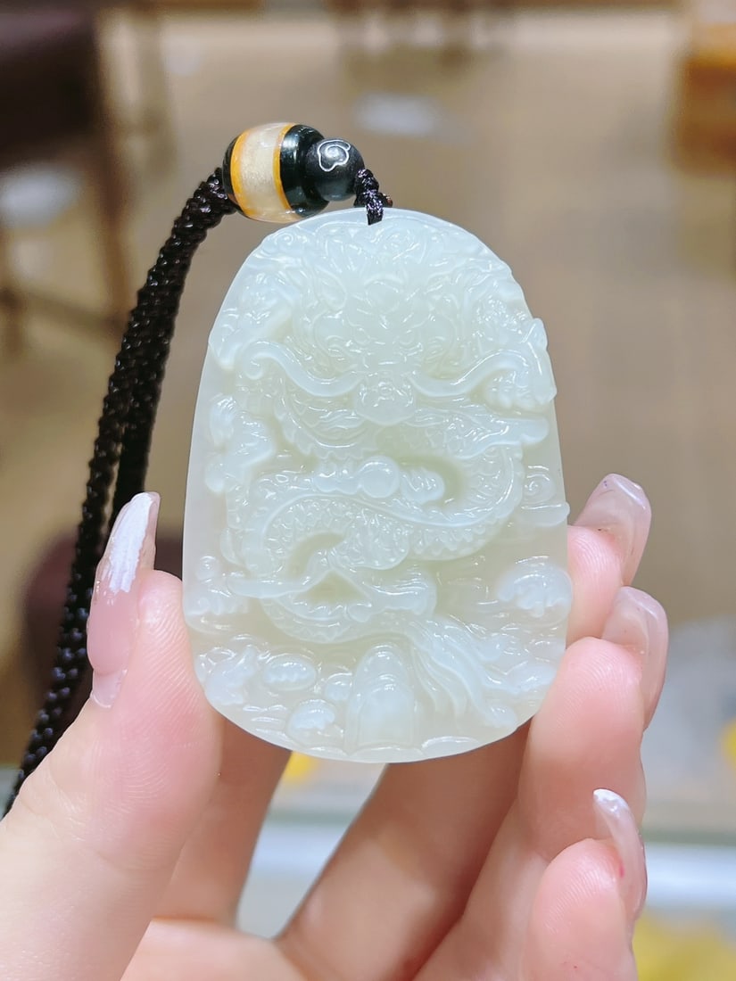 An Exquisite White Jade Dragon Pattern Pendant - 3