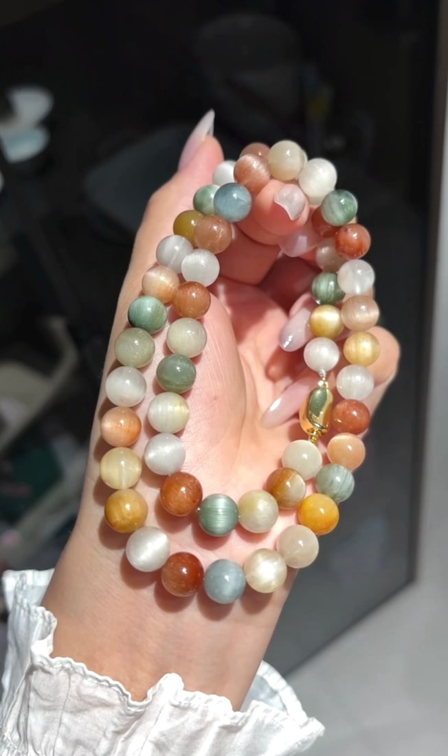 An Exquisite Crystal Necklace: An Exquisite Crystal Necklace,Size:9.6mm,Weight:62.8g 水晶项链