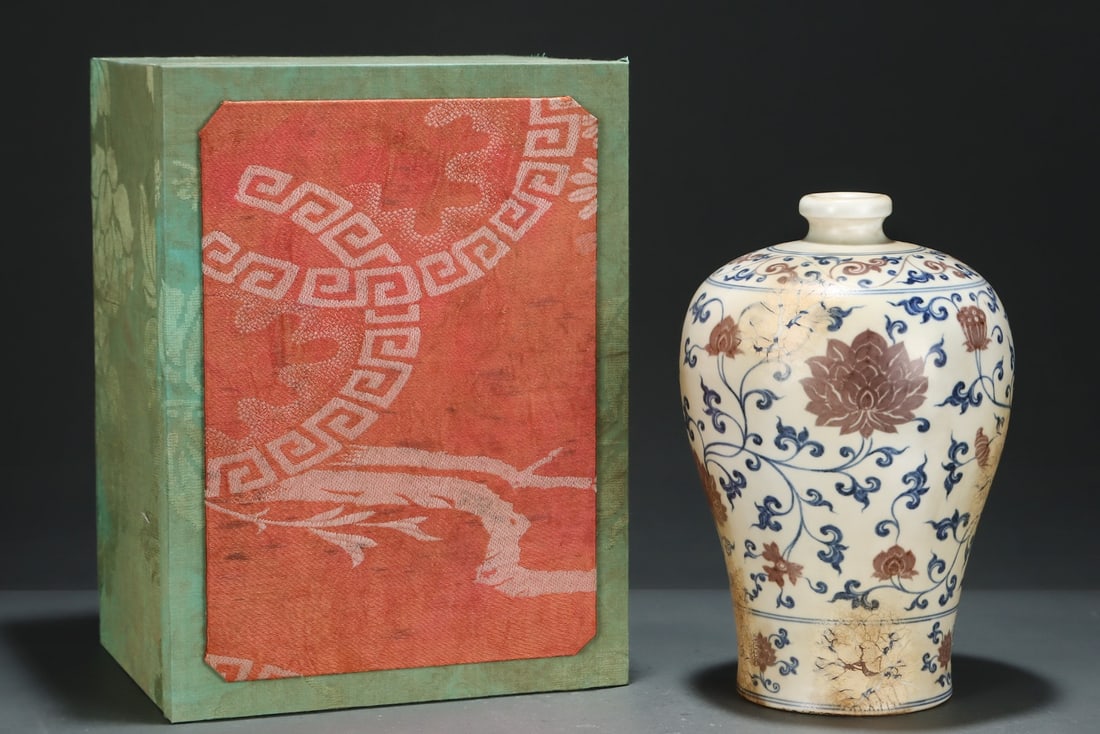 An Exquisite Blue and White Underglaze-Red Lotus Pattern Vase: An Exquisite Blue and White Underglaze-Red Lotus Pattern Vase,Ming Dynasty, China,Yongle Four-character Mark,Size:10.9inx7.4in 青花釉里红缠枝莲纹&
