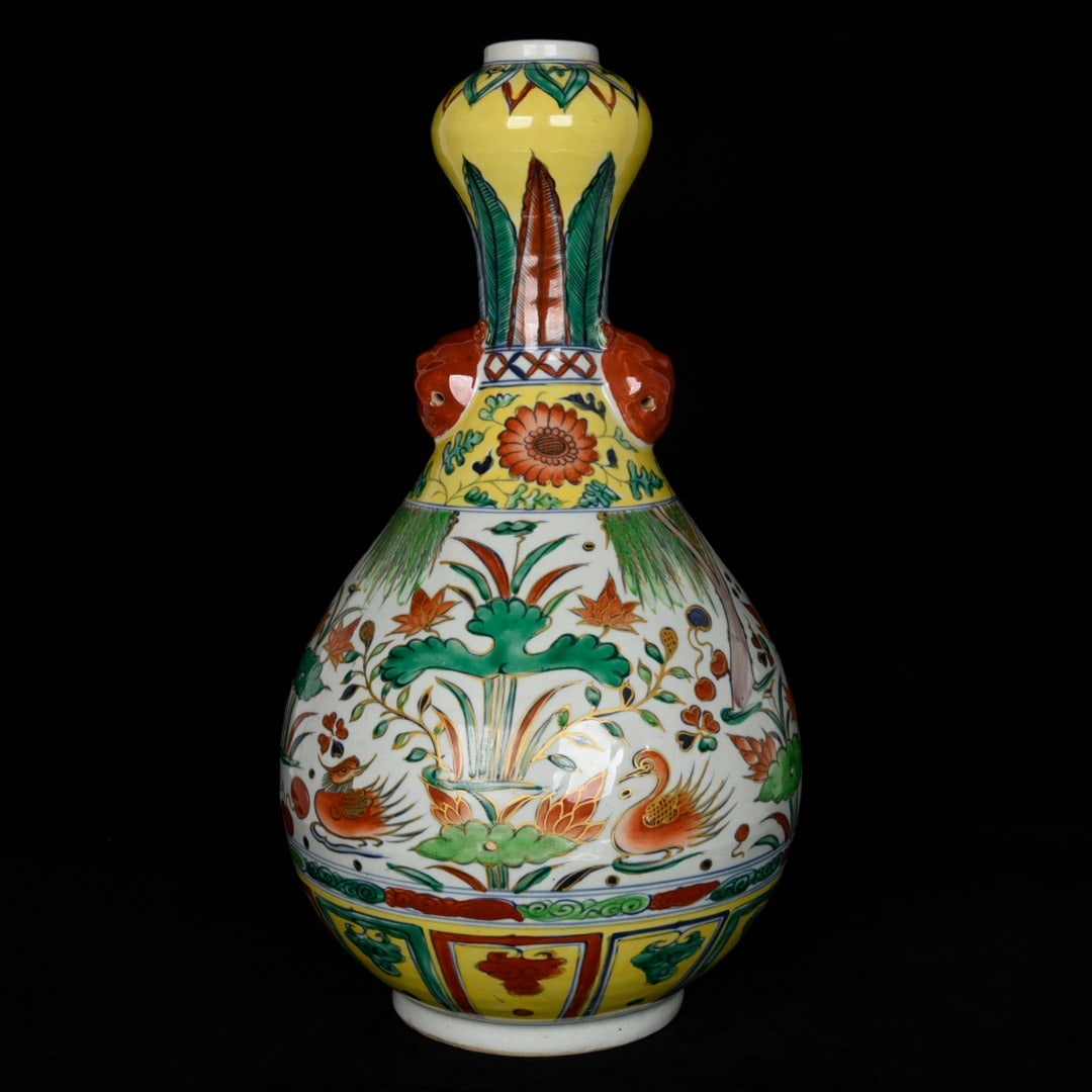 A Huge Wucai Painted Gold Flower and Bird Pattern Beast-Ears Vase: A Huge Wucai Painted Gold Flower and Bird Pattern Beast-Ears Vase,Yuan Dynasty, China,Size:18.5inx10.6in 五彩描金花鸟纹兽耳瓶,中ࢲ