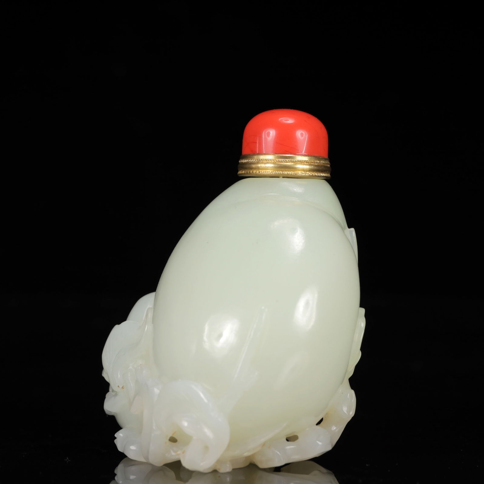 An Exquisite White Jade Peach Pattern Snuff Bottle - 7